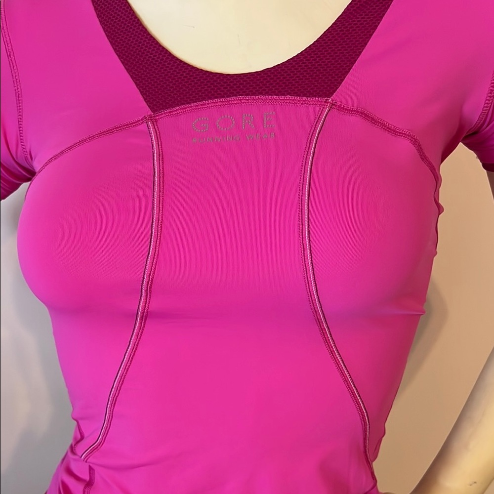 GORE RUNNING WEAR Women's Pink Short Sleeve Tee